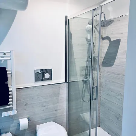 Urban Flat Dante * Μπάρι