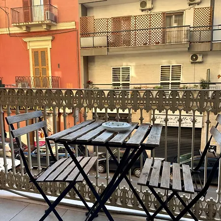 Urban Flat Dante Μπάρι