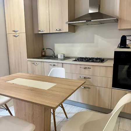 Urban Flat Dante Апартаменти *